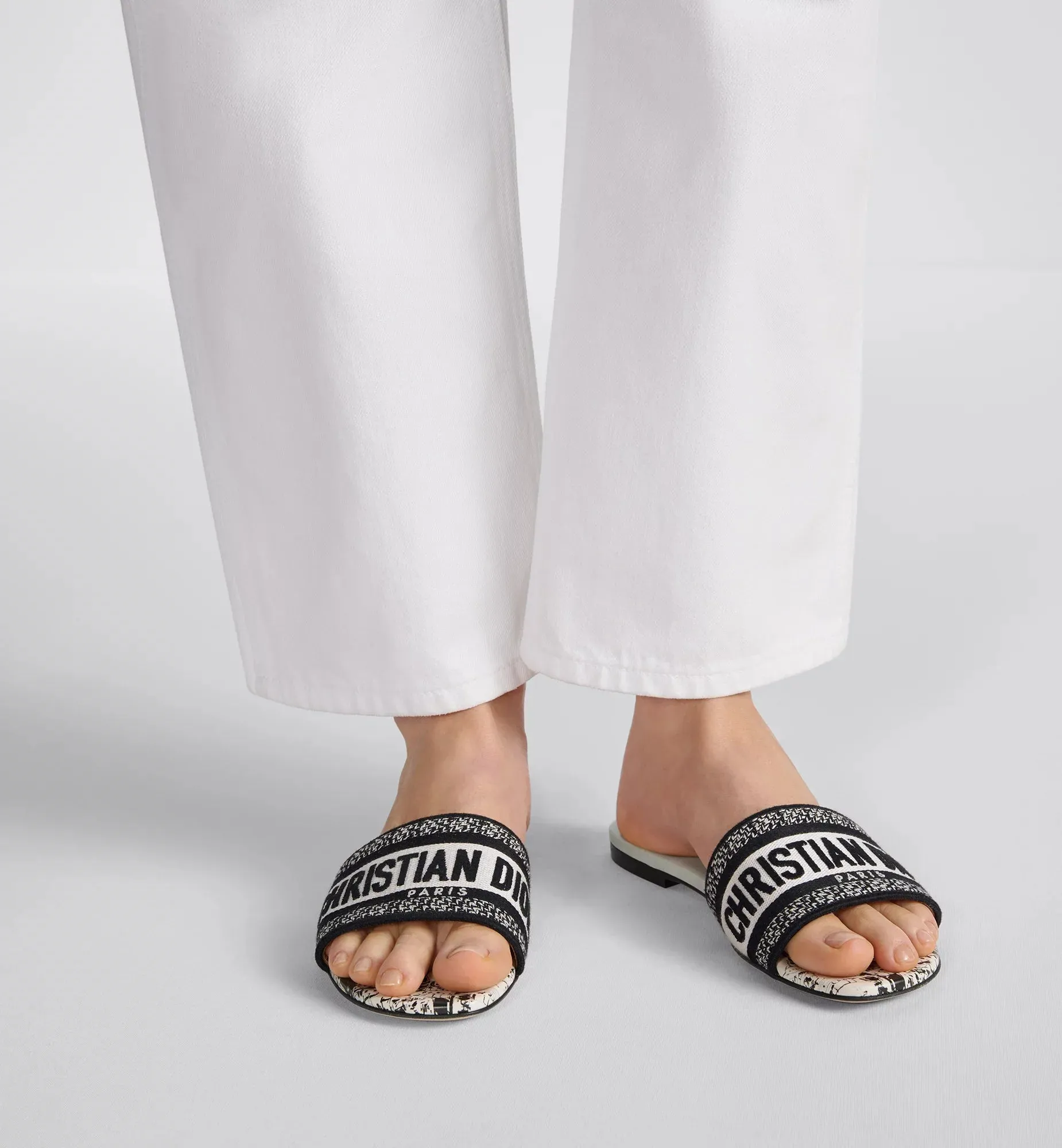 Dway Slip-On Comfort Slide