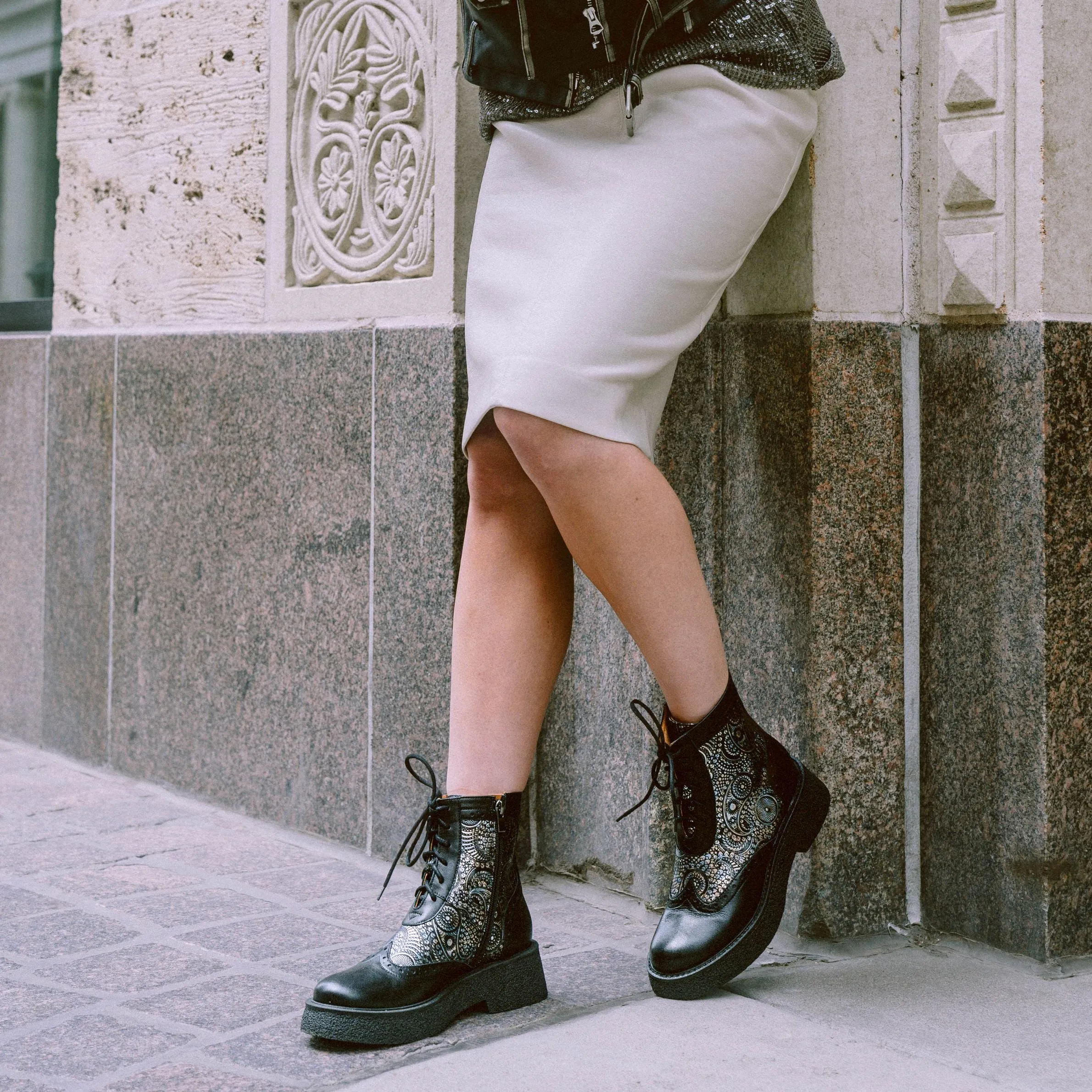 Mantis - Black Silver - Women's higher ankle oxford boot with platform and wingtip